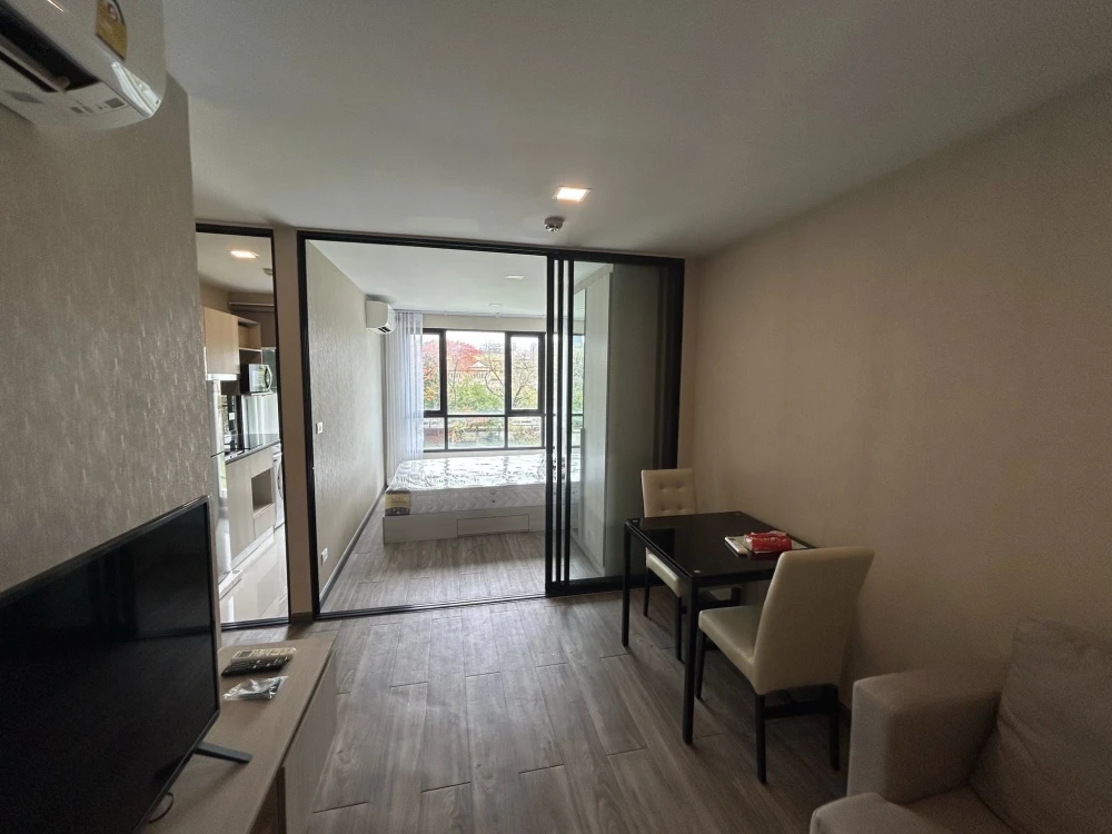 For rent: The Collect Ratchada 32, ready-to-move-in unit with complete amenities. Amazing price! Book today!
