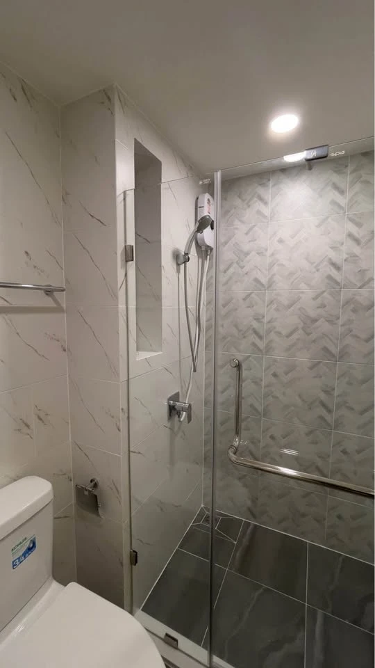 For rent: The Coopers Sukhumvit 64, 7th floor, harbor view, fully furnished and equipped, ready to move in.