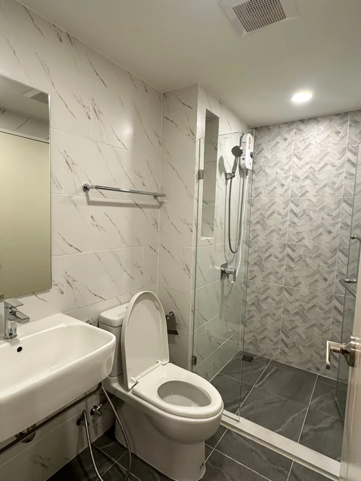 For rent: The Coopers Sukhumvit 64. Nice room, fully furnished + appliances included. Book now!
