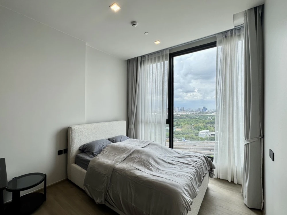 For rent: The Crest Park Residence, beautiful room plan, large room size, can actually live in, view of Chatuchak Park, never blocked view, must book.