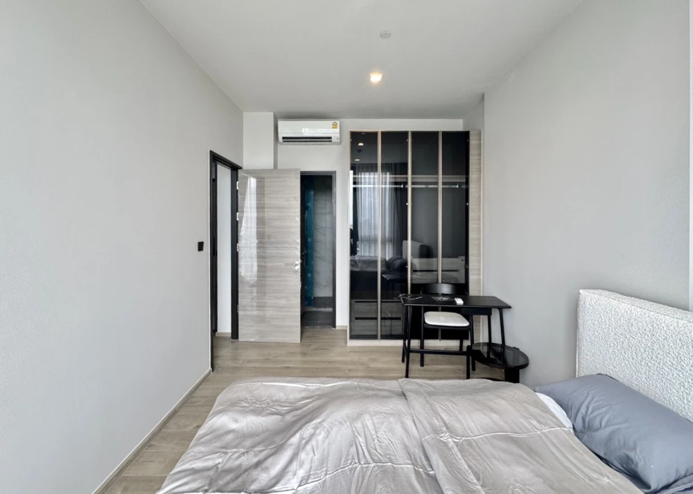 For rent: The Crest Park Residence, beautiful room plan, large room size, can actually live in, view of Chatuchak Park, never blocked view, must book.