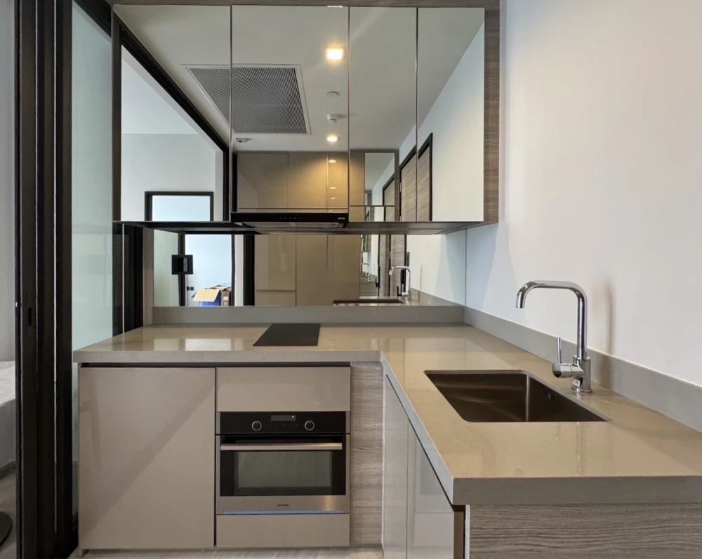 For rent: The Crest Park Residence, beautiful room plan, large room size, can actually live in, view of Chatuchak Park, never blocked view, must book.