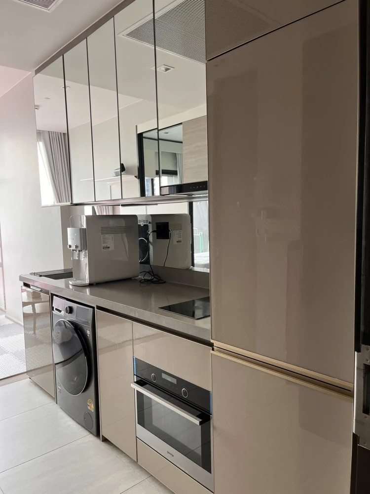 For rent: The Crest Park Residences, 26th floor. A lovely, fully furnished unit. Book now, don't wait!