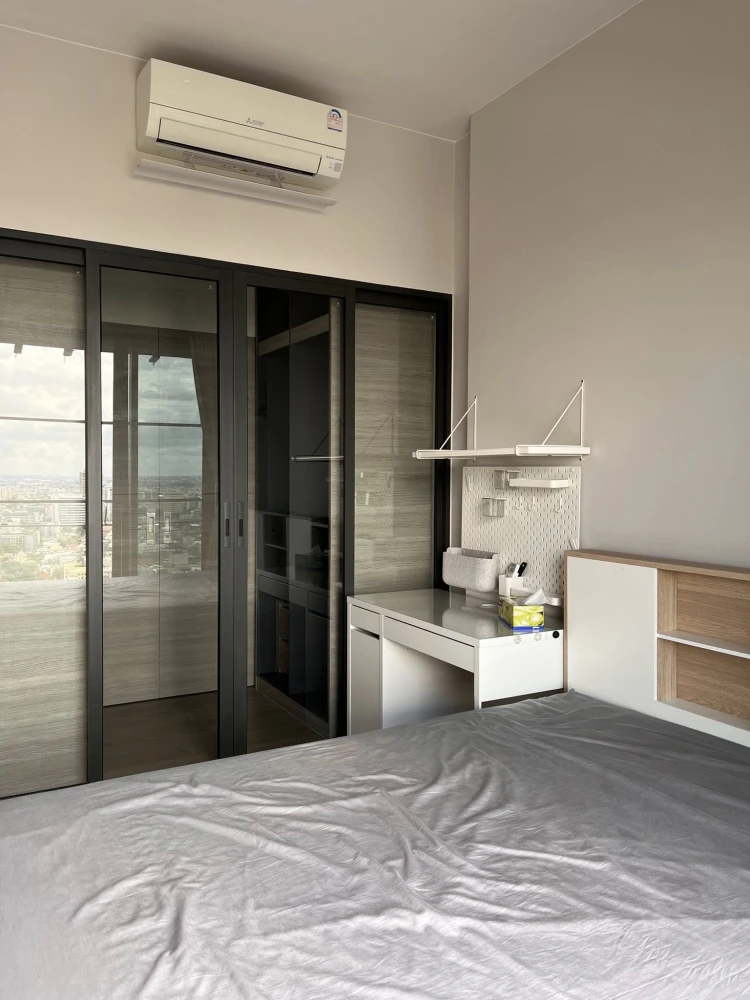 For rent: The Crest Park Residences, 26th floor. A lovely, fully furnished unit. Book now, don't wait!