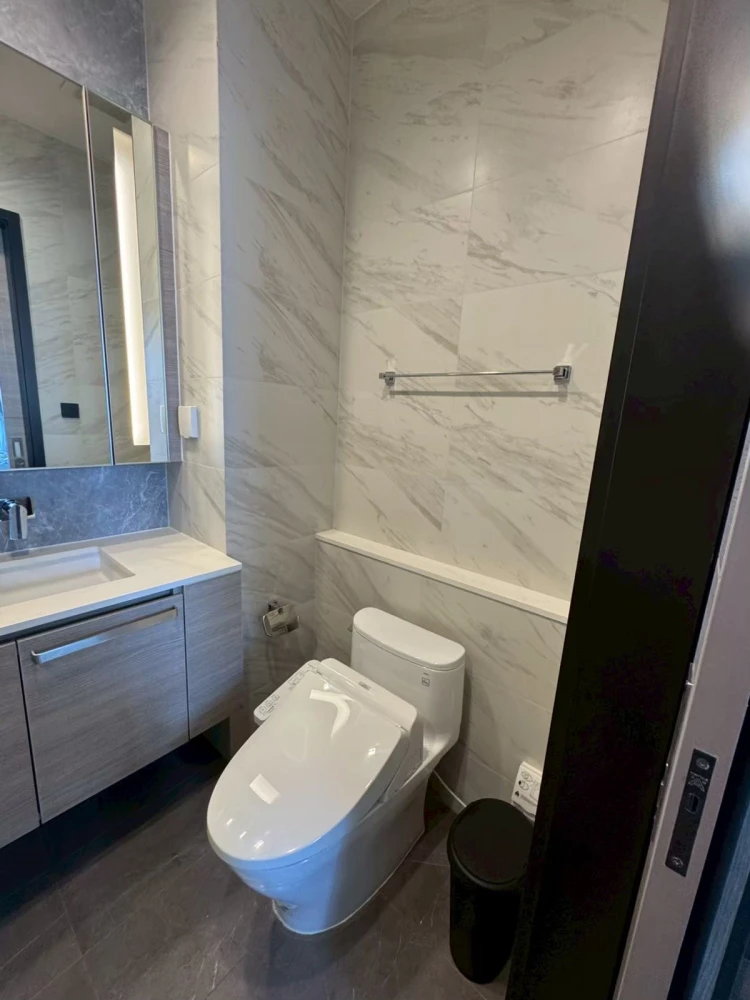 For rent: The Crest Park Residences, 29th floor, fully furnished, very livable. Book now! (Quickly!)