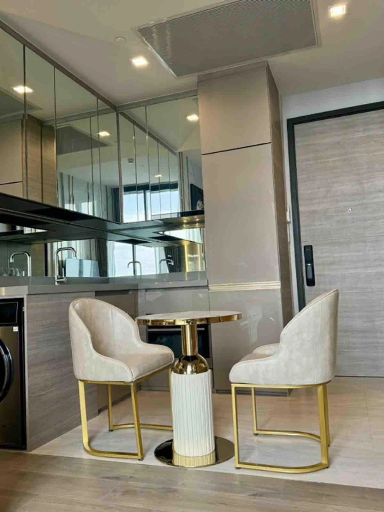 For rent: The Crest park residences, high floor, view of Chatuchak Park, 3-meter ceiling, built-in, everything complete, just bring your bag and move