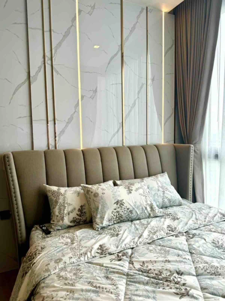For rent: The Crest park residences, high floor, view of Chatuchak Park, 3-meter ceiling, built-in, everything complete, just bring your bag and move