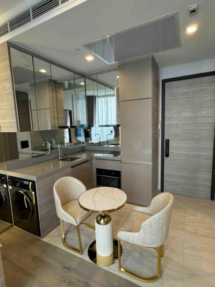 For rent: The Crest park residences, high floor, view of Chatuchak Park, 3-meter ceiling, built-in, everything complete, just bring your bag and move