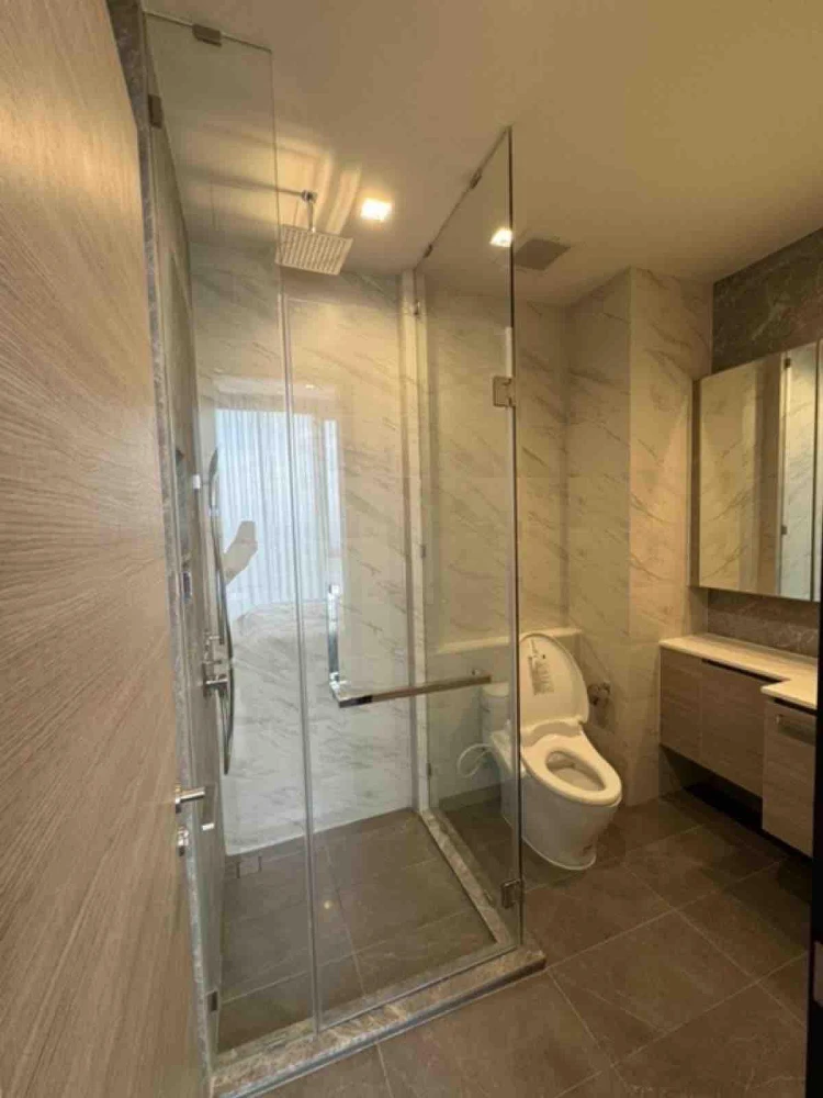 For rent: The Crest park residences, high floor, view of Chatuchak Park, 3-meter ceiling, built-in, everything complete, just bring your bag and move