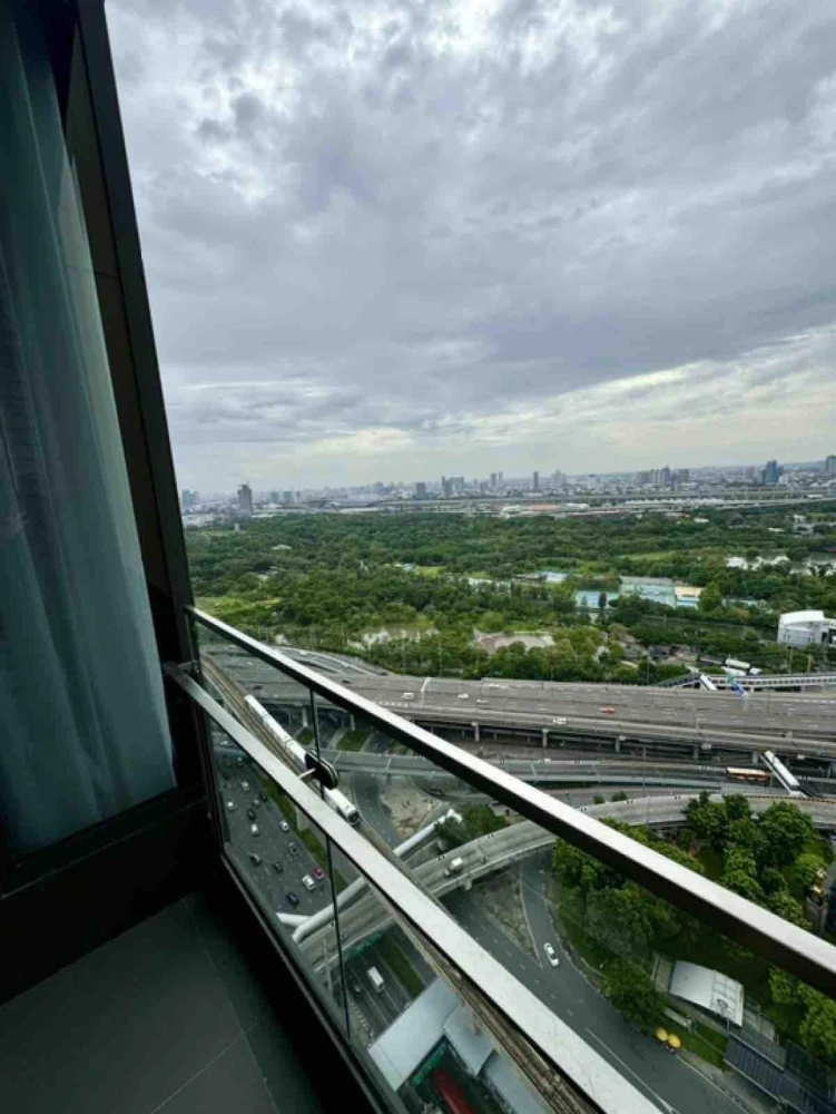For rent: The Crest park residences, high floor, view of Chatuchak Park, 3-meter ceiling, built-in, everything complete, just bring your bag and move
