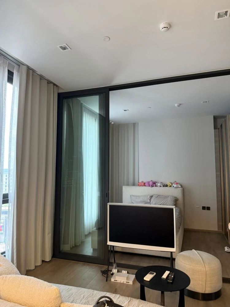 For rent: The Crest Park Residences, corner unit next to the fire escape, very private, with Union Mall view. Book now!