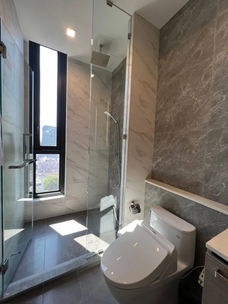 For rent: The Crest Park Residences, corner unit next to the fire escape, very private, with Union Mall view. Book now!