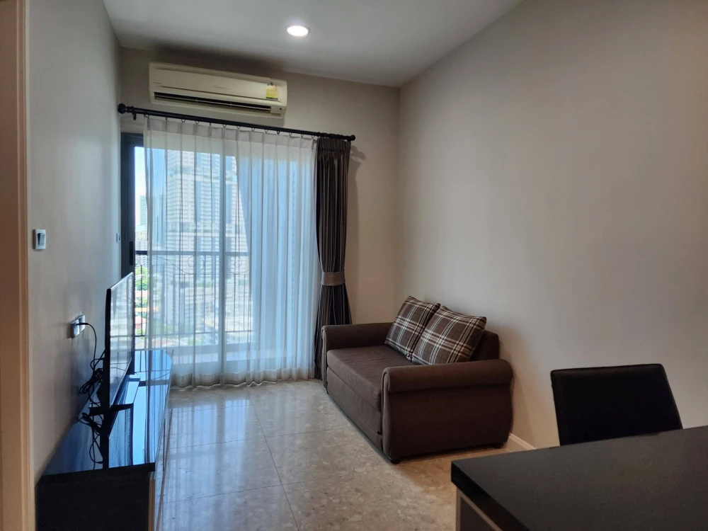 For rent: The Crest Sukhumvit 34, 21st floor (very high!). Fully furnished with appliances, ready to move in. Don't miss out!