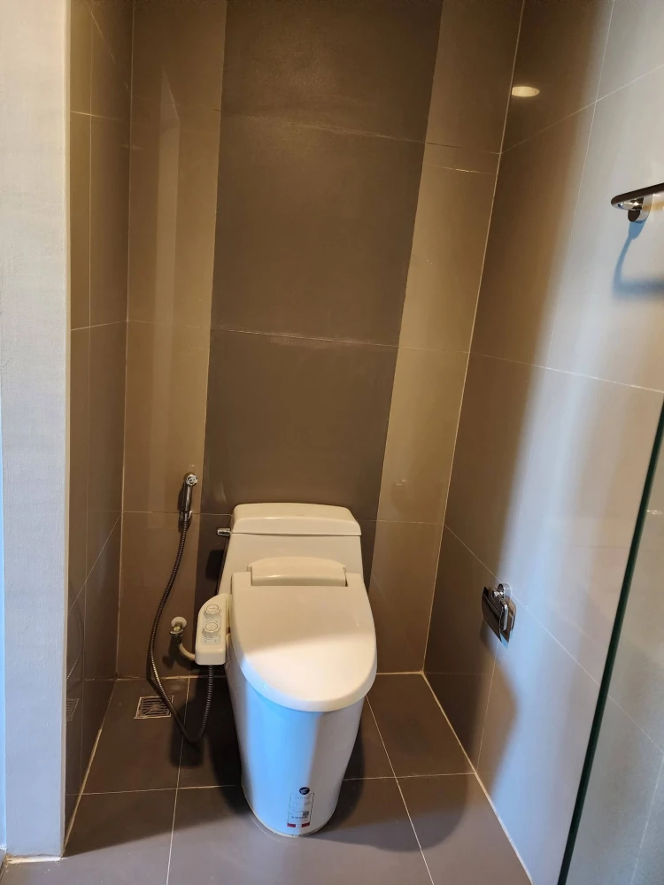 For rent: The Crest Sukhumvit 34, 21st floor (very high!). Fully furnished with appliances, ready to move in. Don't miss out!