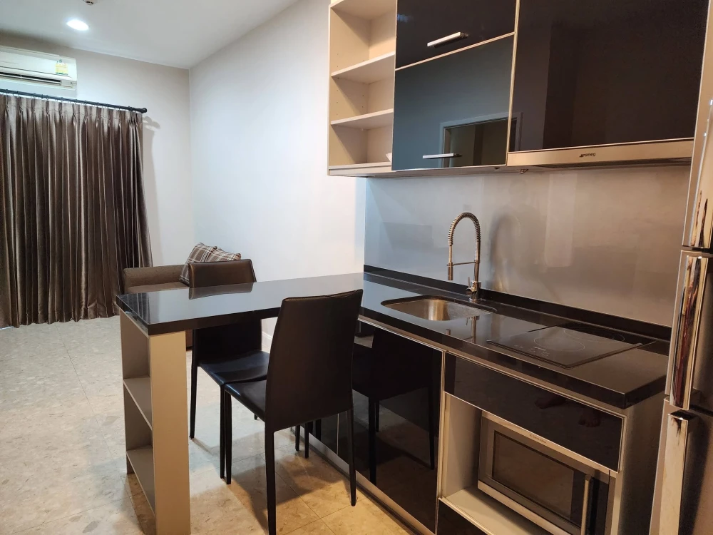 For rent: The Crest Sukhumvit 34, 21st floor (very high!). Fully furnished with appliances, ready to move in. Don't miss out!