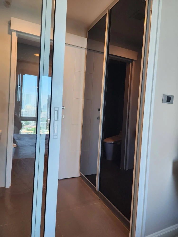 For rent: The Crest Sukhumvit 34, 21st floor (very high!). Fully furnished with appliances, ready to move in. Don't miss out!