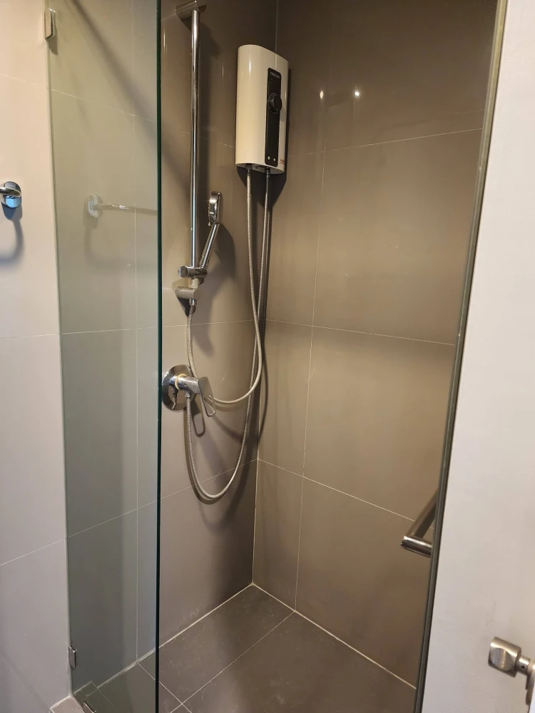For rent: The Crest Sukhumvit 34, 21st floor (very high!). Fully furnished with appliances, ready to move in. Don't miss out!