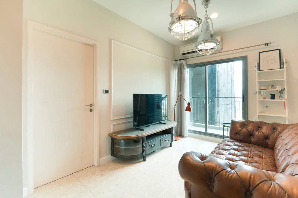 For rent: The Crest Sukhumvit 34. Spacious and comfortable unit with ample living space. Convenient and fully equipped. Book today! Don't miss out!