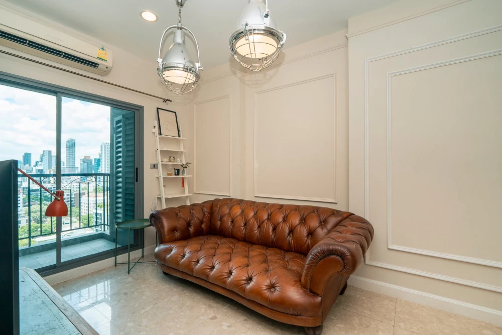For rent: The Crest Sukhumvit 34. Spacious and comfortable unit with ample living space. Convenient and fully equipped. Book today! Don't miss out!