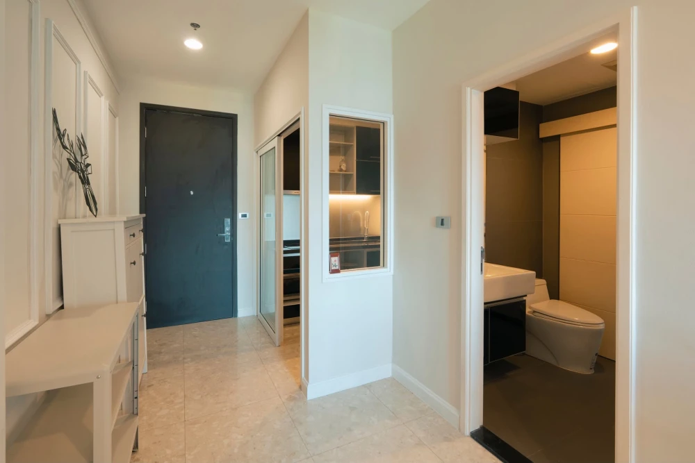 For rent: The Crest Sukhumvit 34. Spacious and comfortable unit with ample living space. Convenient and fully equipped. Book today! Don't miss out!