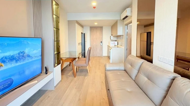 For rent: The Crown Residences, 23rd floor, panoramic view, beautiful corner unit, fully furnished. Book now!
