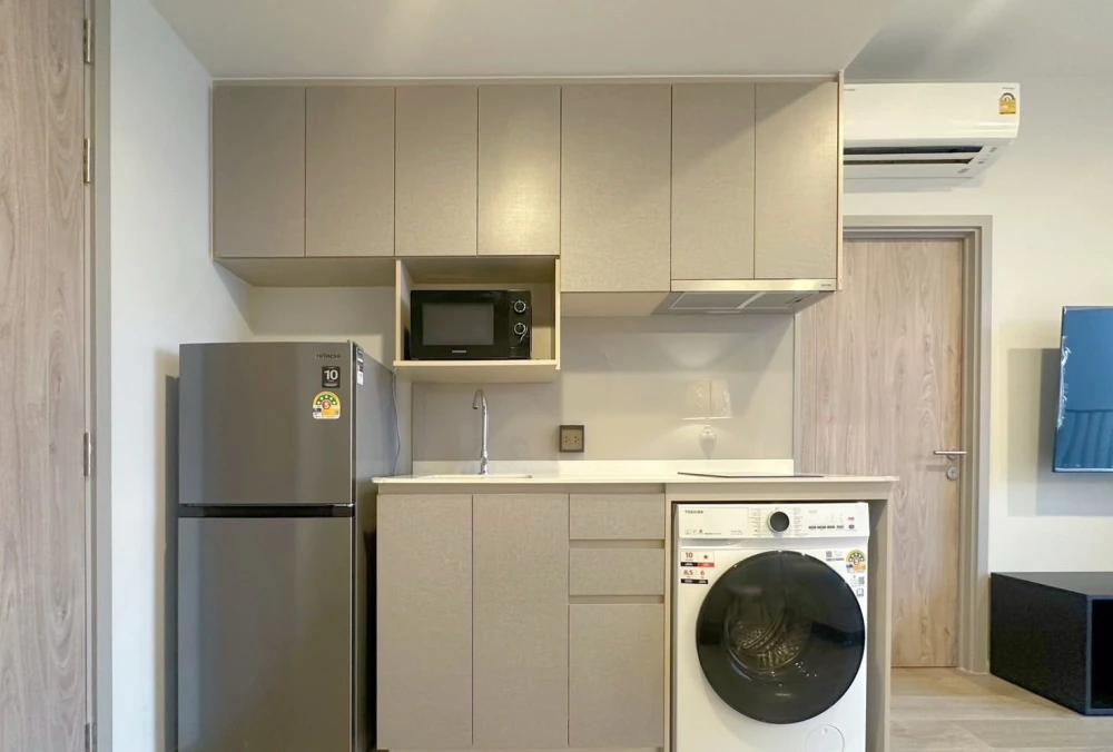 For rent: The Crown Residences. Spacious and comfortable unit with full furnishings and amenities. Book now!