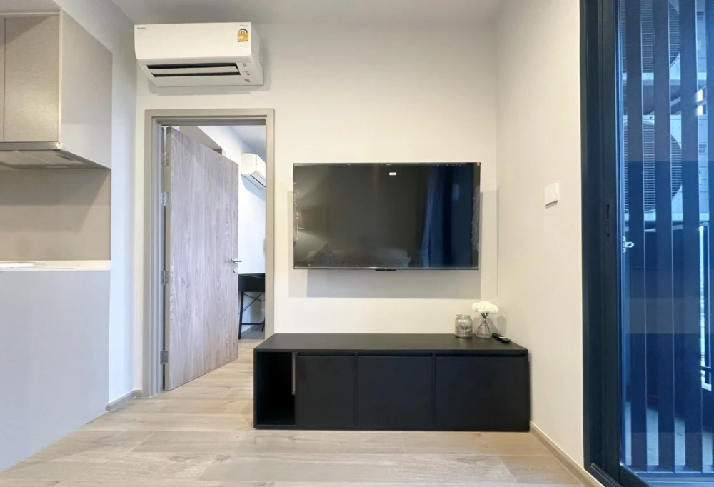 For rent: The Crown Residences. Spacious and comfortable unit with full furnishings and amenities. Book now!