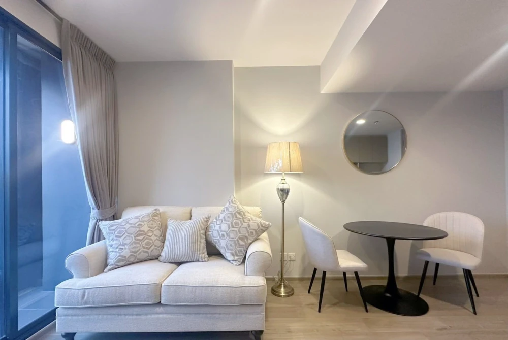 For rent: The Crown Residences. Spacious and comfortable unit with full furnishings and amenities. Book now!