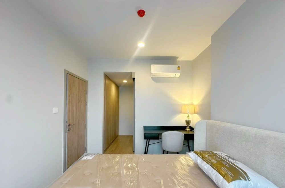 For rent: The Crown Residences. Spacious and comfortable unit with full furnishings and amenities. Book now!