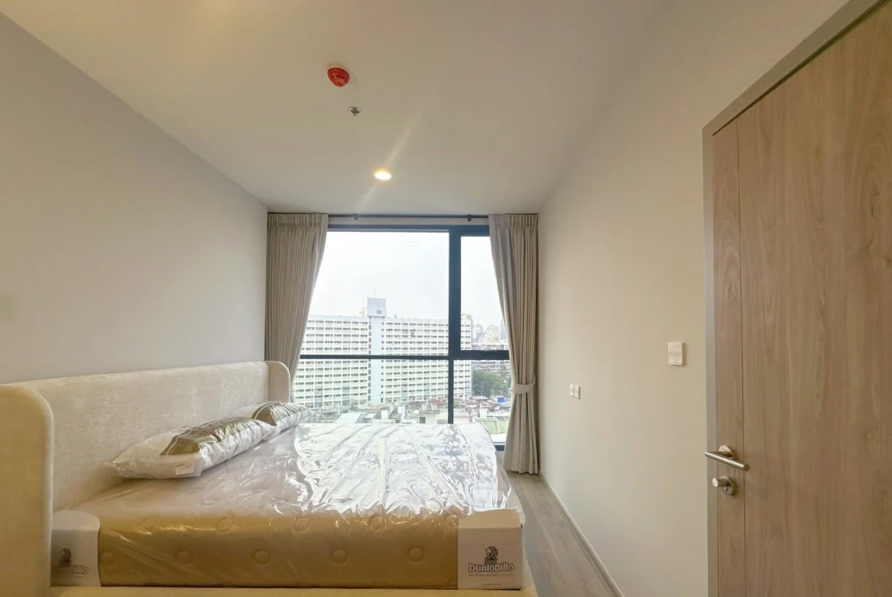 For rent: The Crown Residences. Spacious and comfortable unit with full furnishings and amenities. Book now!