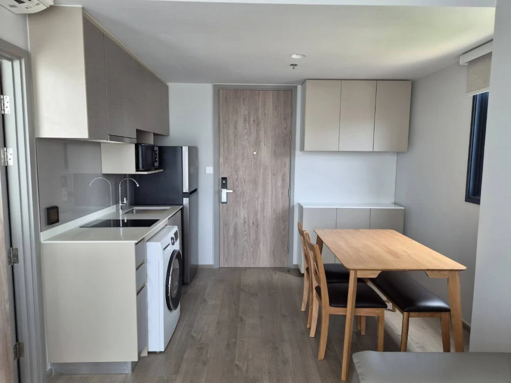 For rent: The Crown Residences, corner unit, quiet, north-facing, great location, beautiful view. Book now!