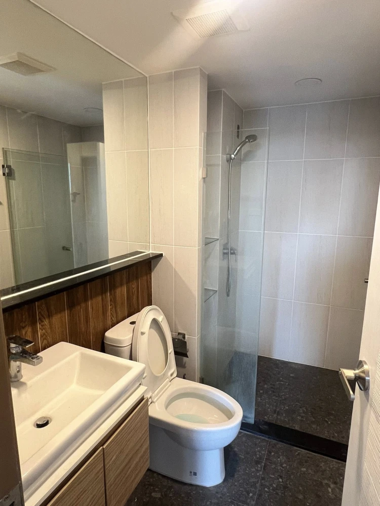 For rent: The Cube Loft Srinakarin-Theparak, 1 bedroom, 1 bathroom, good location, comes with complete facilities, reserve now.