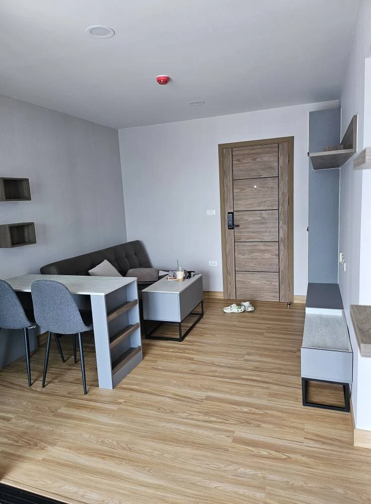 For rent: The Cube Loft Srinakarin-Theparak, a nice room, good location, fully furnished, just bring your bags and move in.