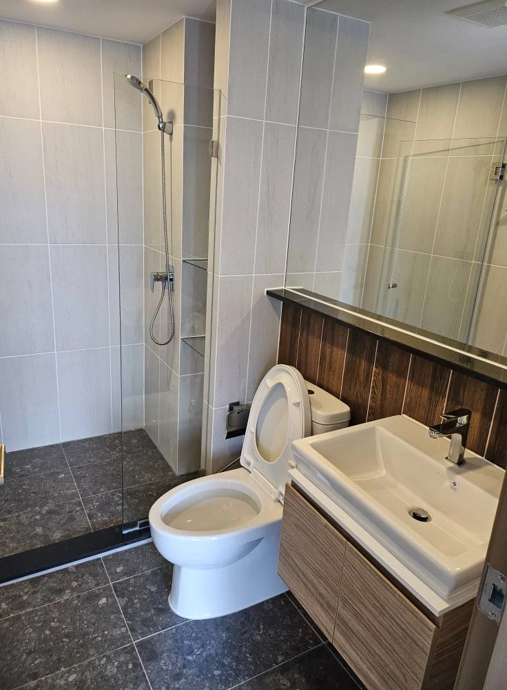 For rent: The Cube Loft Srinakarin-Theparak, a nice room, good location, fully furnished, just bring your bags and move in.