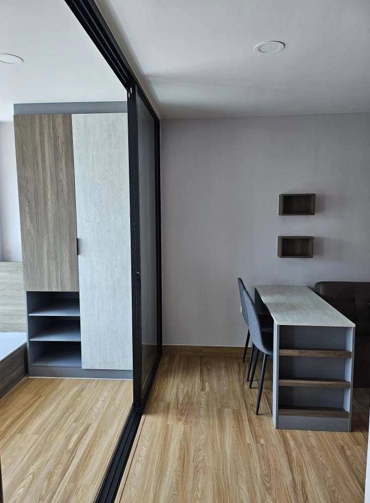 For rent: The Cube Loft Srinakarin-Theparak, a nice room, good location, fully furnished, just bring your bags and move in.