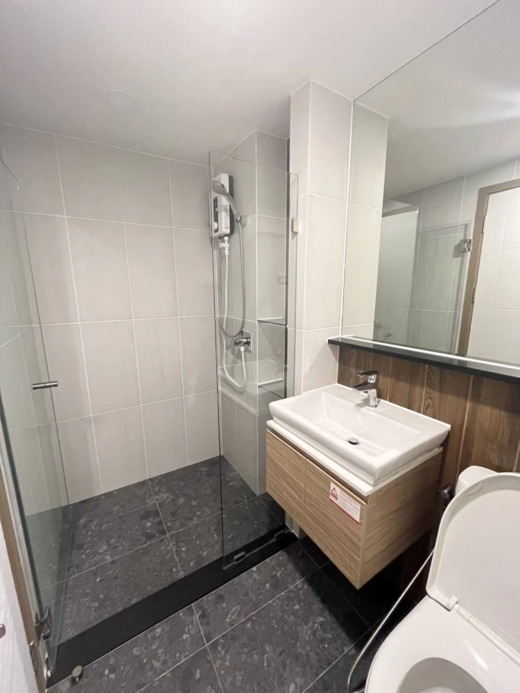 For rent: The Cube Loft Srinakarin, Srinakarin, ready to move in, fully furnished, spacious and comfortable room, hurry and reserve now!