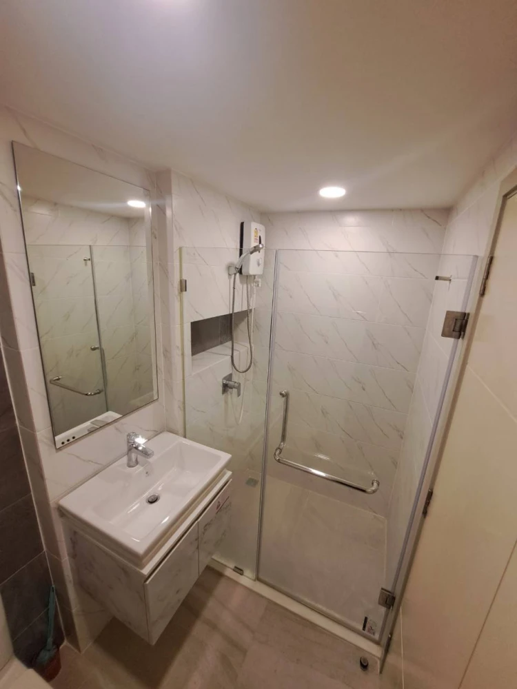 For rent: The Cube Loft Ladprao 107, 5th floor unit, next to the fire escape, fully furnished. Grab it now!