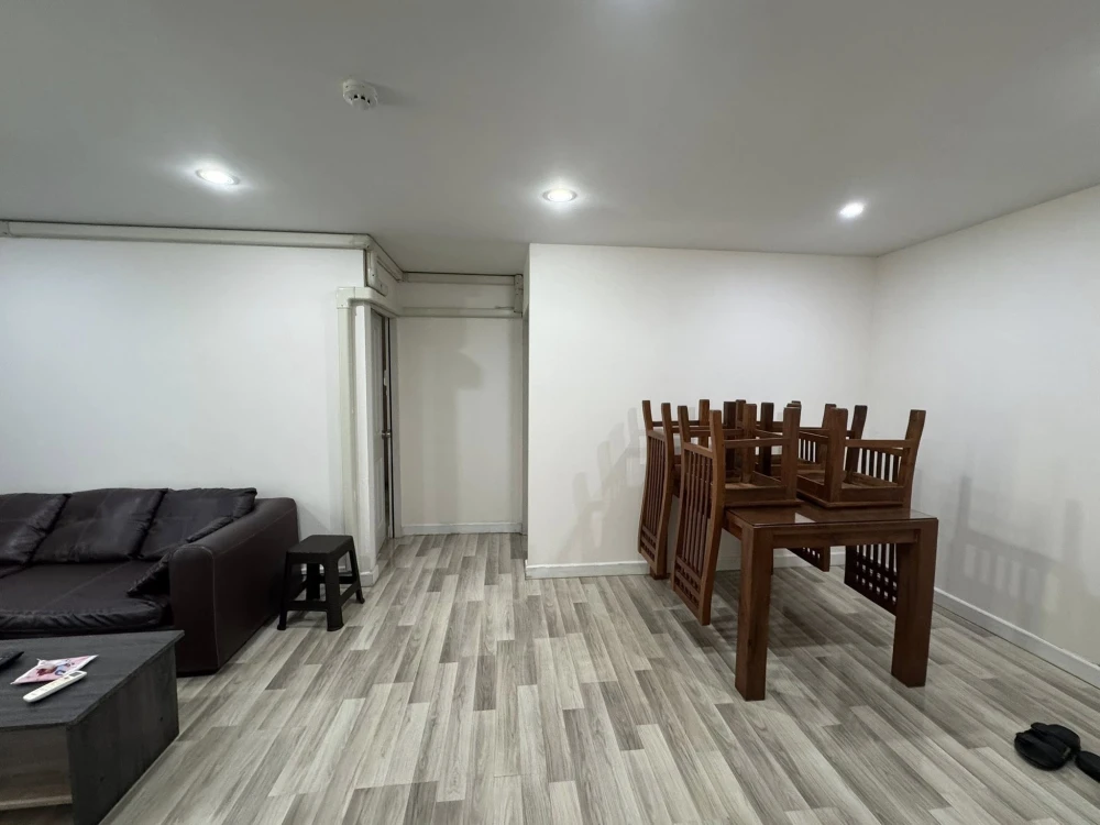 For rent: The Cube Plus Chaengwattana, 2 bedrooms, 1 bathroom, 3rd floor (not high), affordable price. Book now, don't miss out!