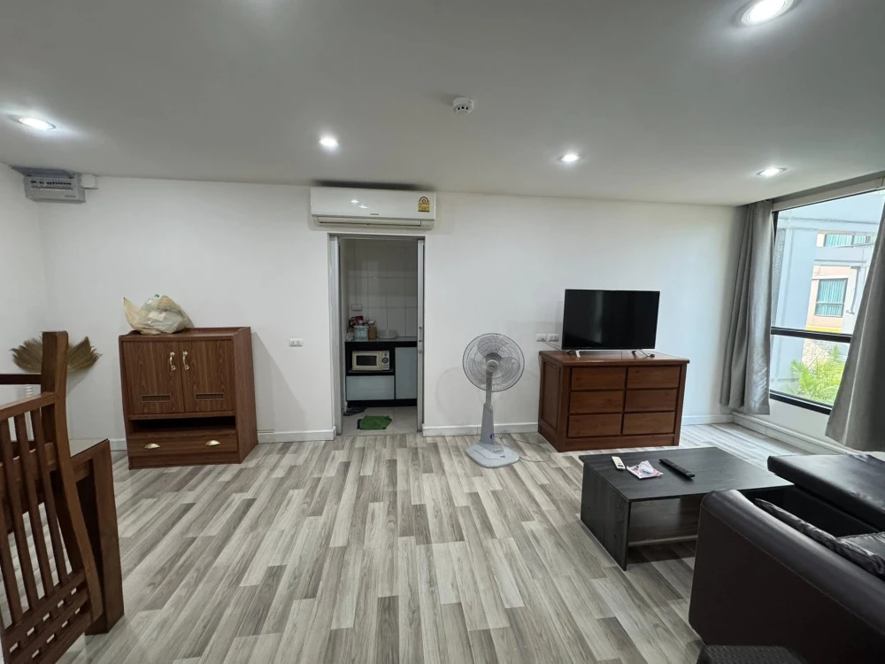 For rent: The Cube Plus Chaengwattana, 2 bedrooms, 1 bathroom, 3rd floor (not high), affordable price. Book now, don't miss out!