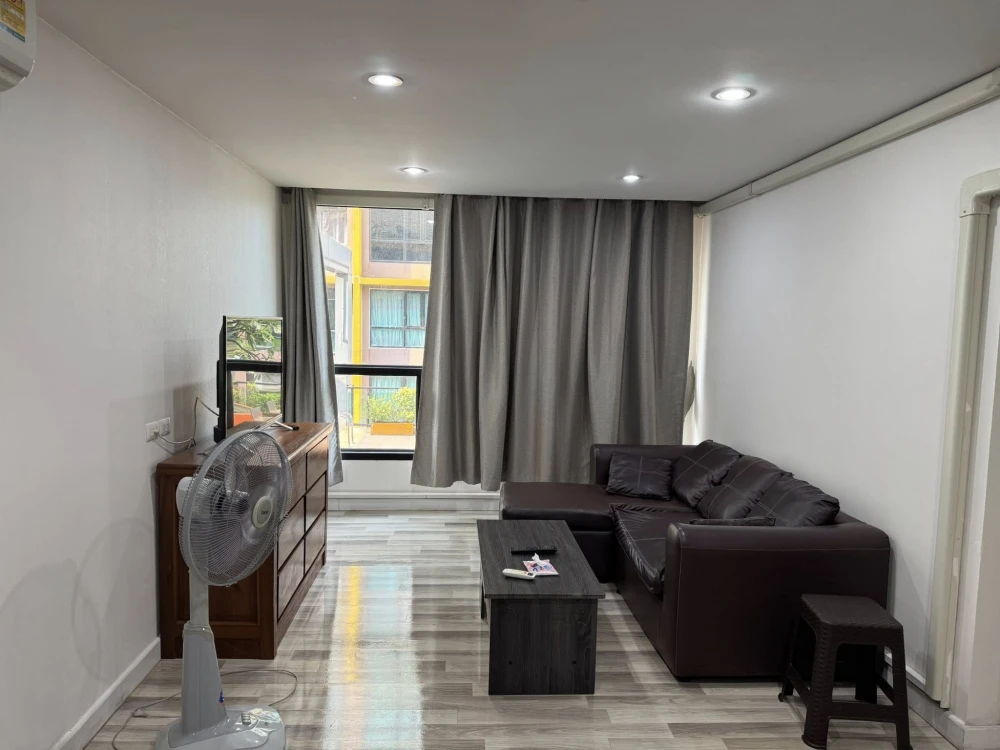 For rent: The Cube Plus Chaengwattana, 2 bedrooms, 1 bathroom, 3rd floor (not high), affordable price. Book now, don't miss out!