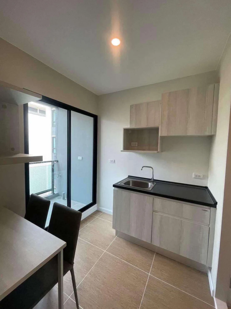 For rent: The Cube Plus Phaholyothin 56, a nice room on the 6th floor. Great location, convenient transportation. Don't miss out!