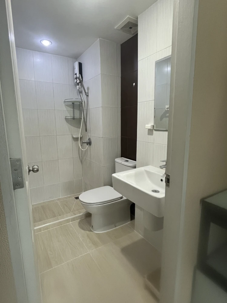 For rent, The Cube Plus Chaengwattana, a private room, fully furnished, plus a built-in washing machine. You can't miss it.