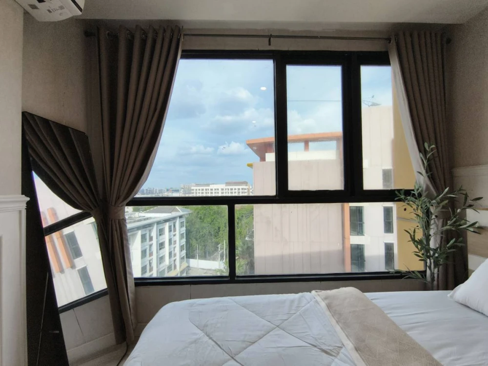For rent: The Cube Plus Chaengwattana. Ready to move in. Fully furnished and equipped. Just bring your bags and move in. Don't hesitate.