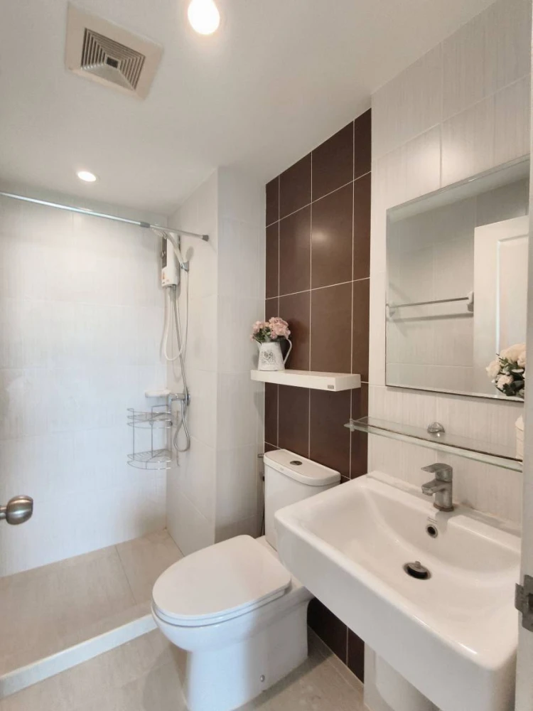 For rent: The Cube Plus Chaengwattana. Ready to move in. Fully furnished and equipped. Just bring your bags and move in. Don't hesitate.