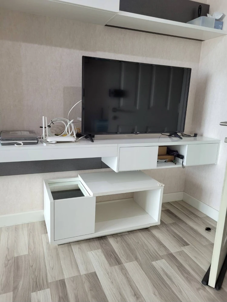 For rent: The Cube Pracha Uthit, a nice room with nice wallpaper, comes with complete furniture, don't miss it.