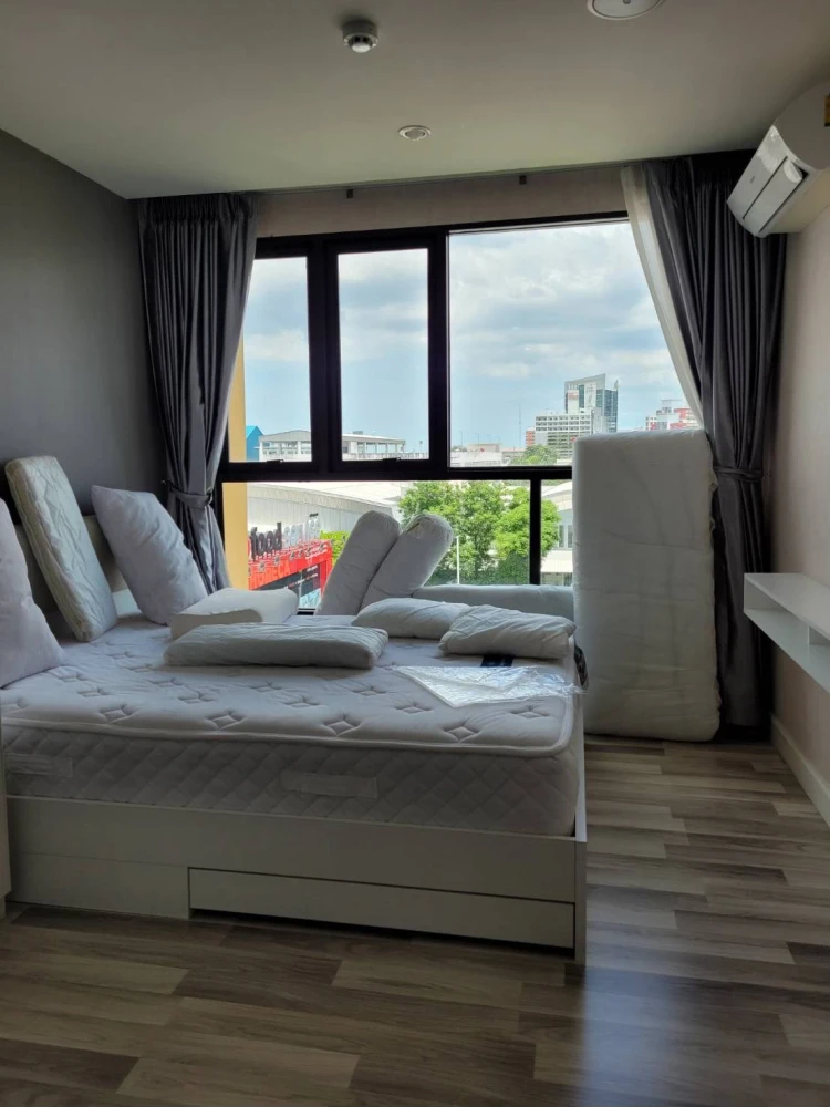 For rent: The Cube Pracha Uthit, a nice room with nice wallpaper, comes with complete furniture, don't miss it.