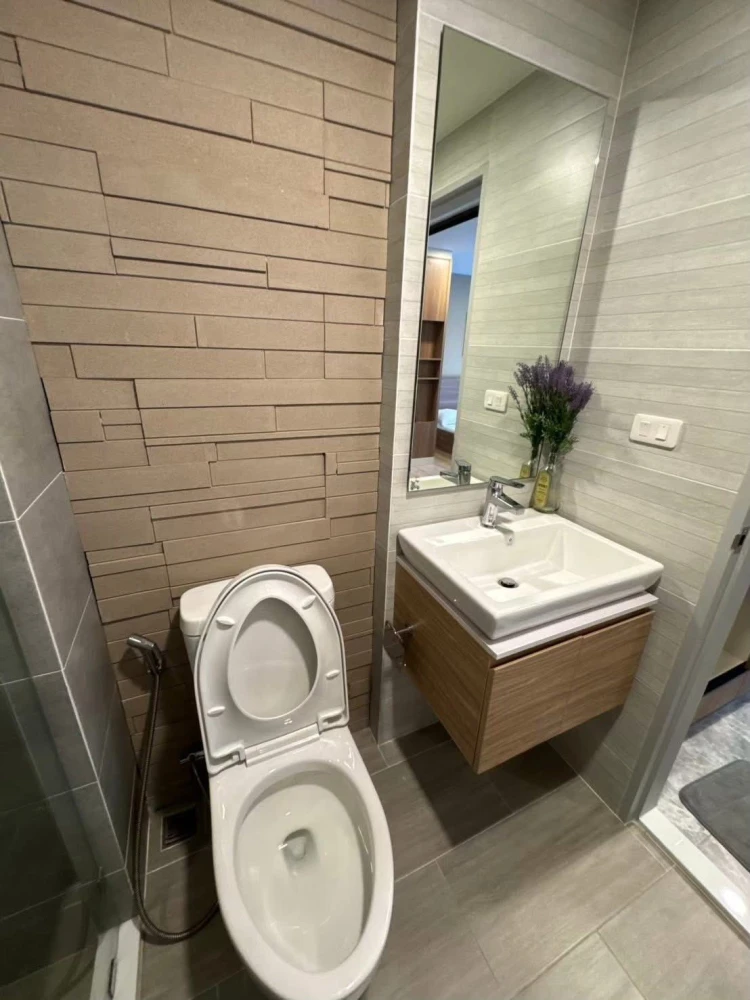 For rent: The Cube South Chaengwattana 15/1. Nice room, fully furnished + appliances included. Book now!