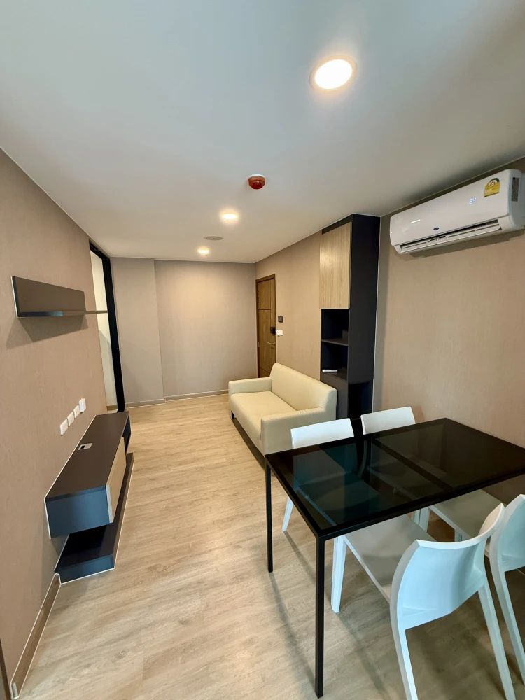 For rent: The Cube Urban Sathorn-Chan, spacious room, lots of usable space, comes with complete furniture, book now.