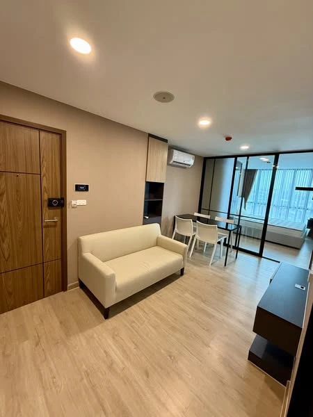 For rent: The Cube Urban Sathorn-Chan, spacious room, lots of usable space, comes with complete furniture, book now.