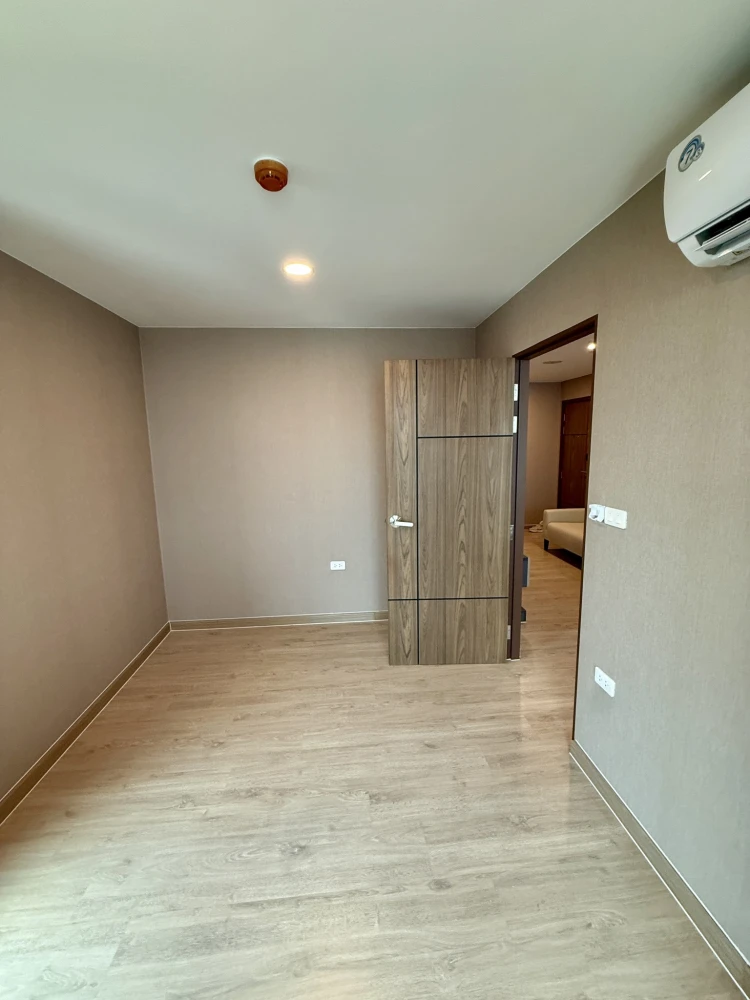 For rent: The Cube Urban Sathorn-Chan, spacious room, lots of usable space, comes with complete furniture, book now.
